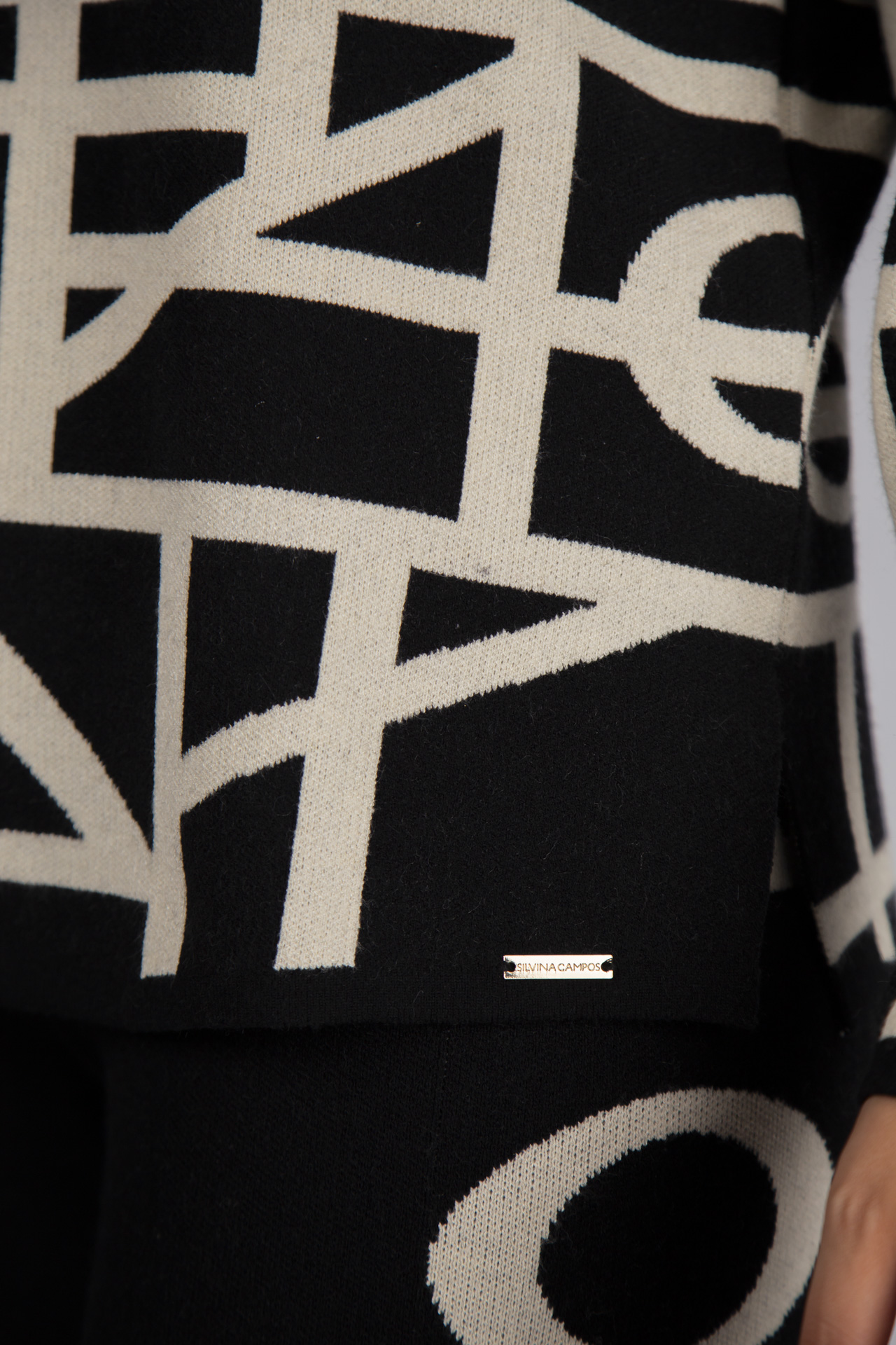 Graphic pattern knitted jumper