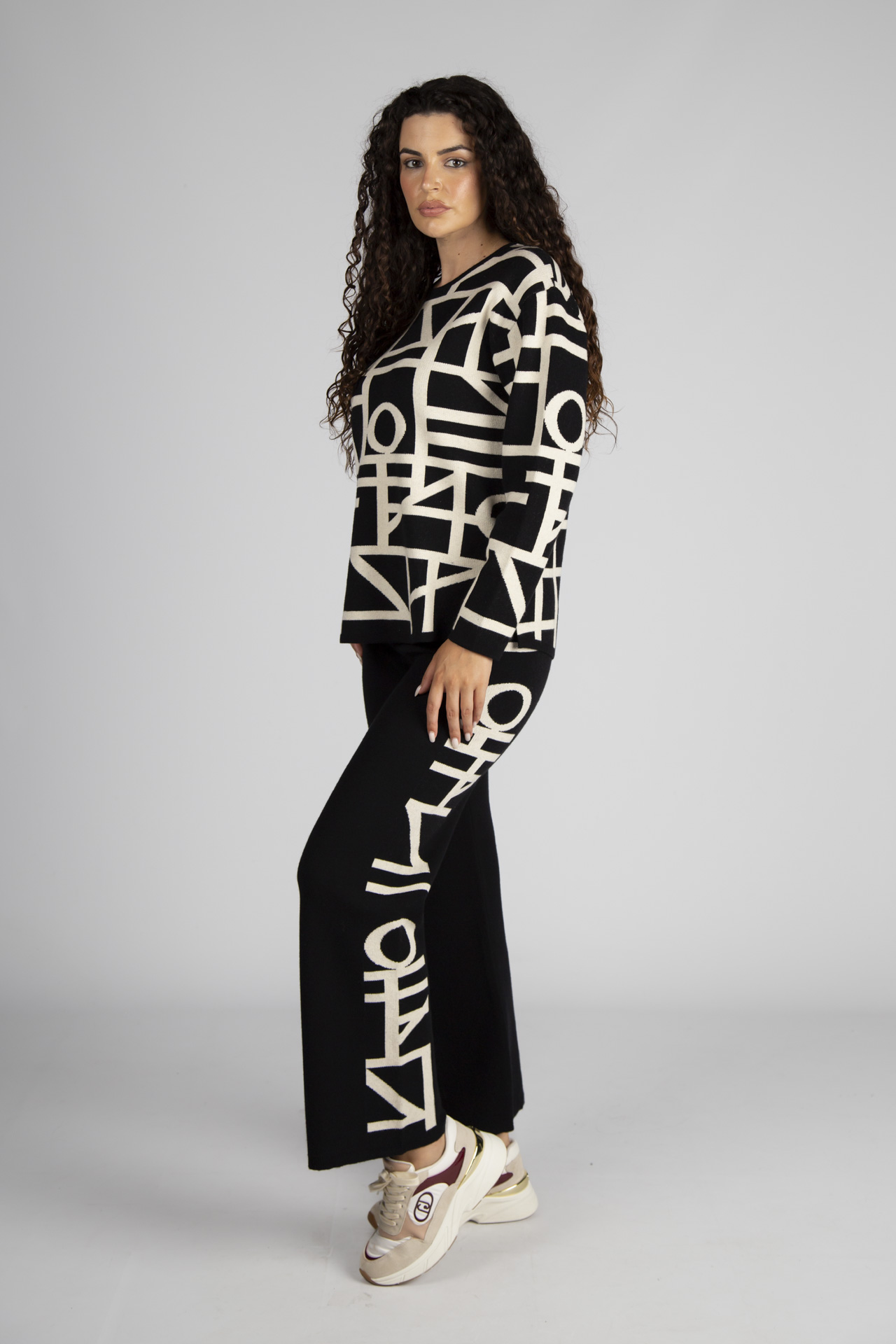 Graphic pattern knitted jumper