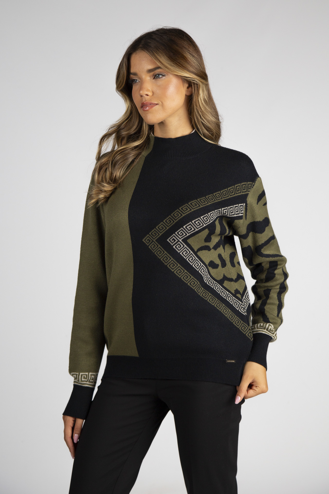 Mock-neck knitted jumper