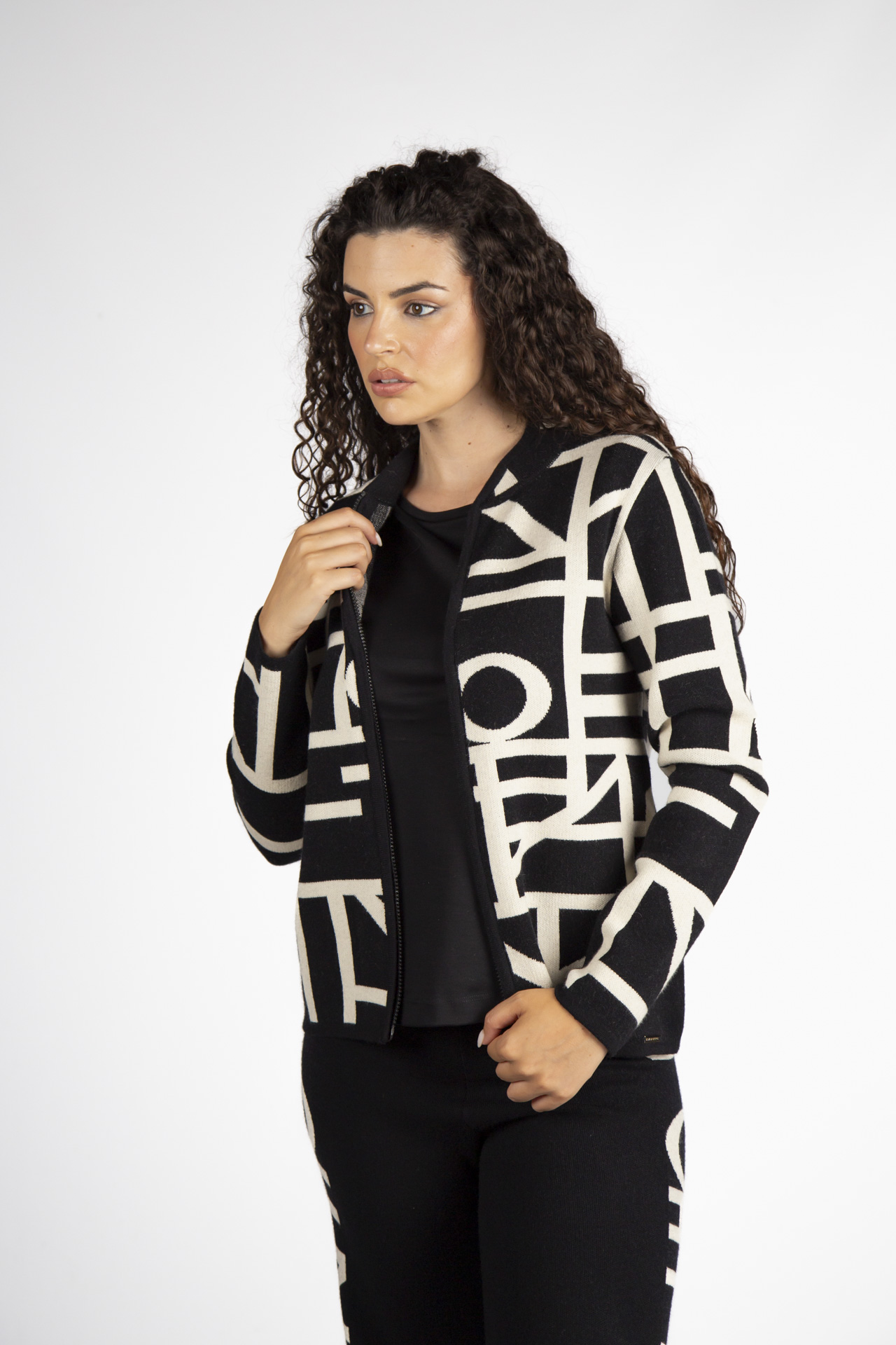 Casaco de malha com fecho