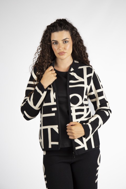 Knitted jacket with front zip