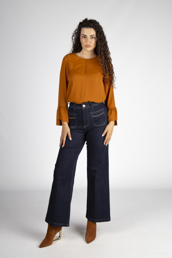 Pantalones vaqueros con tachuelas