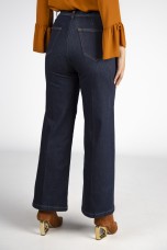 Jeans with studs