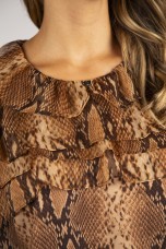 Blouse with 3-layer collar