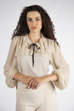 Blouse with 3-layer collar