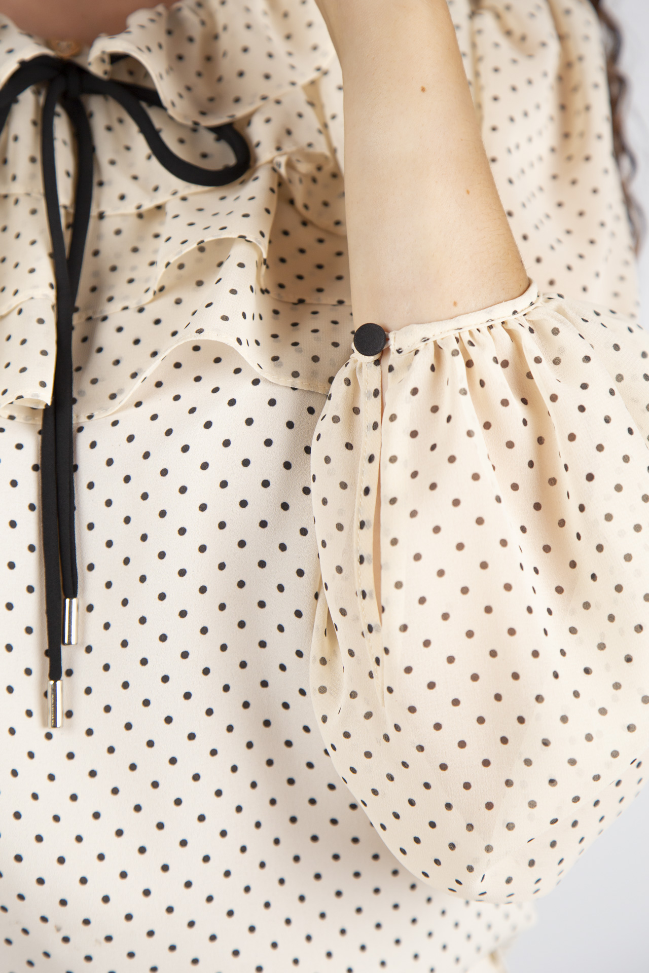 Blouse with 3-layer collar