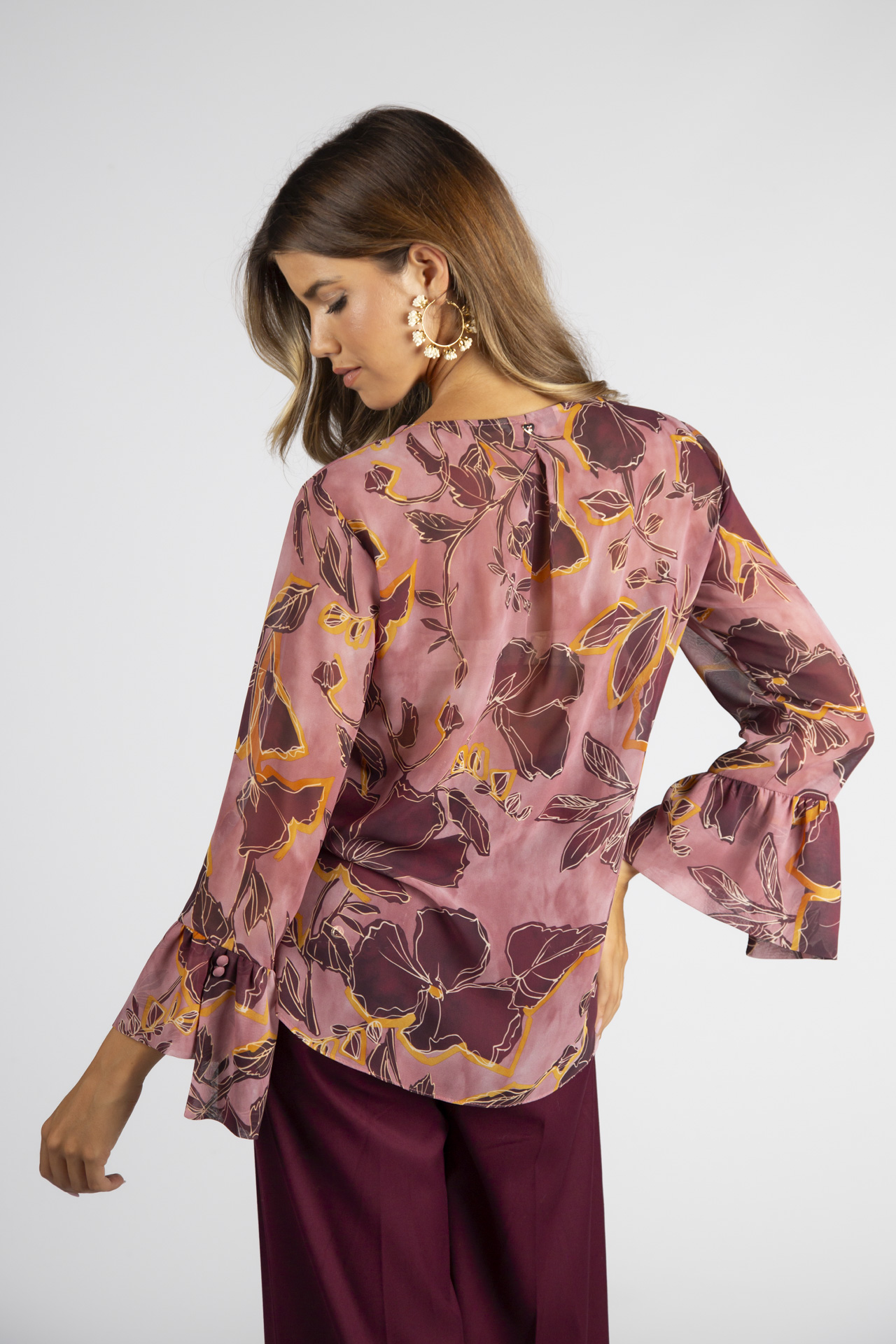 Túnica de botões forrados