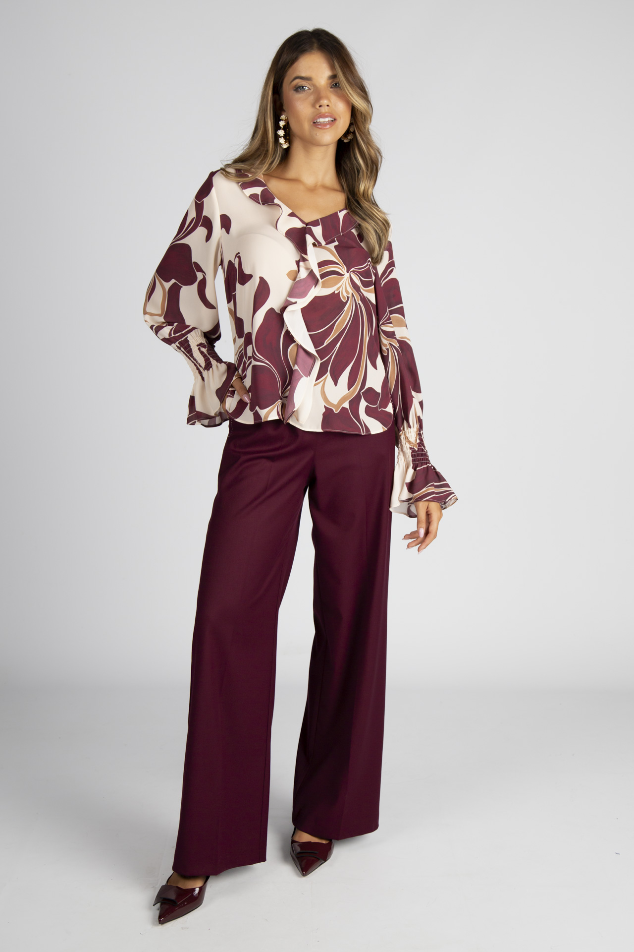 Blouse with ruffles and elasticated cuffs