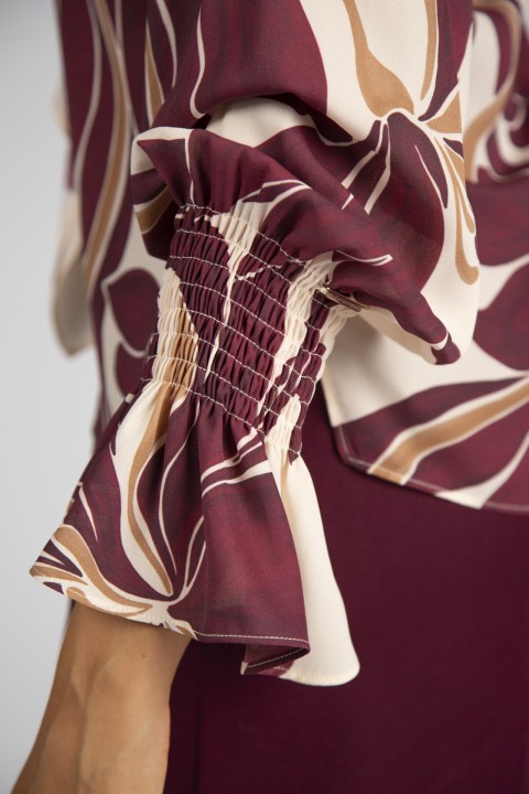 Blouse with ruffles and elasticated cuffs