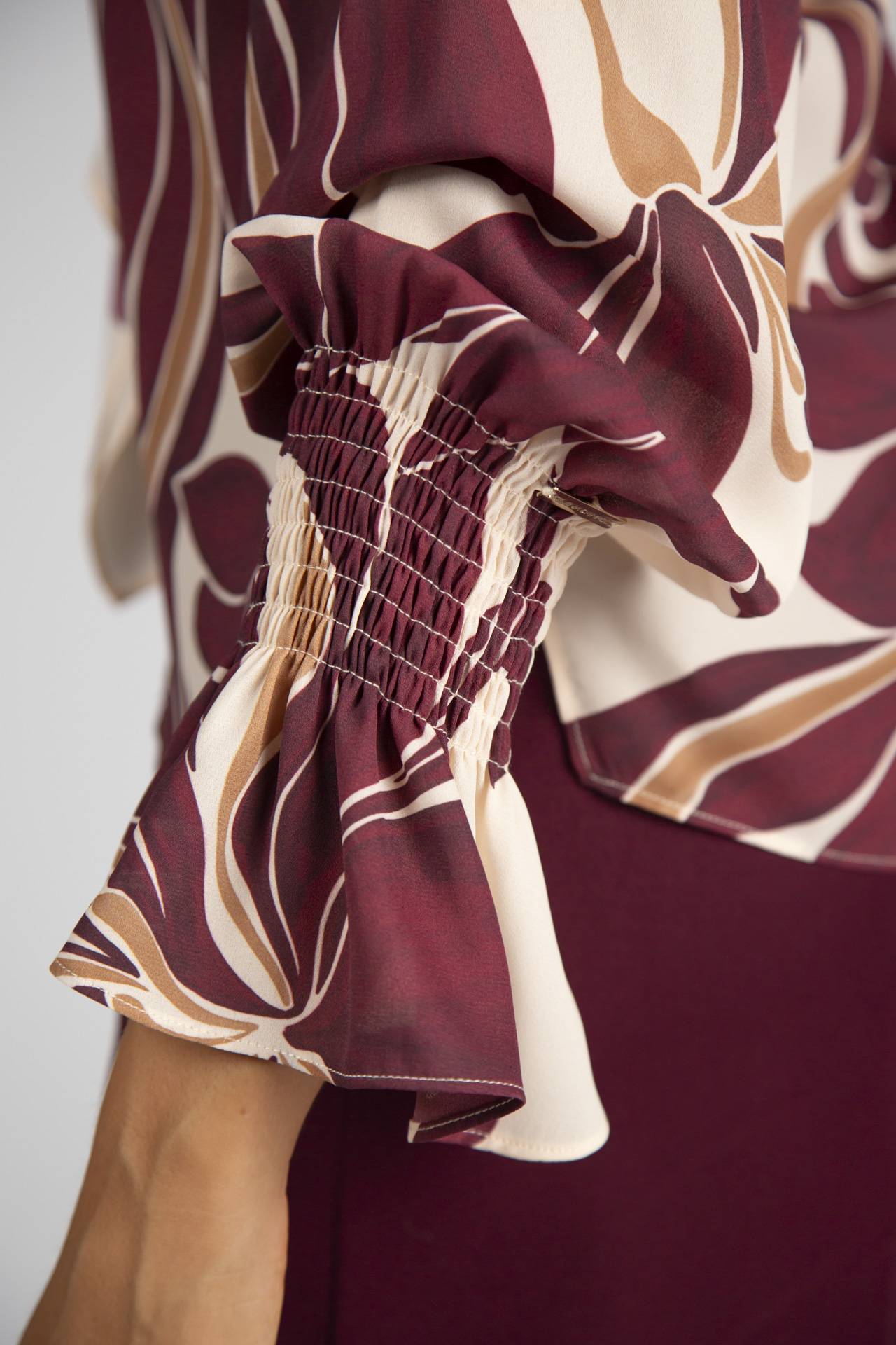 Blouse with ruffles and elasticated cuffs