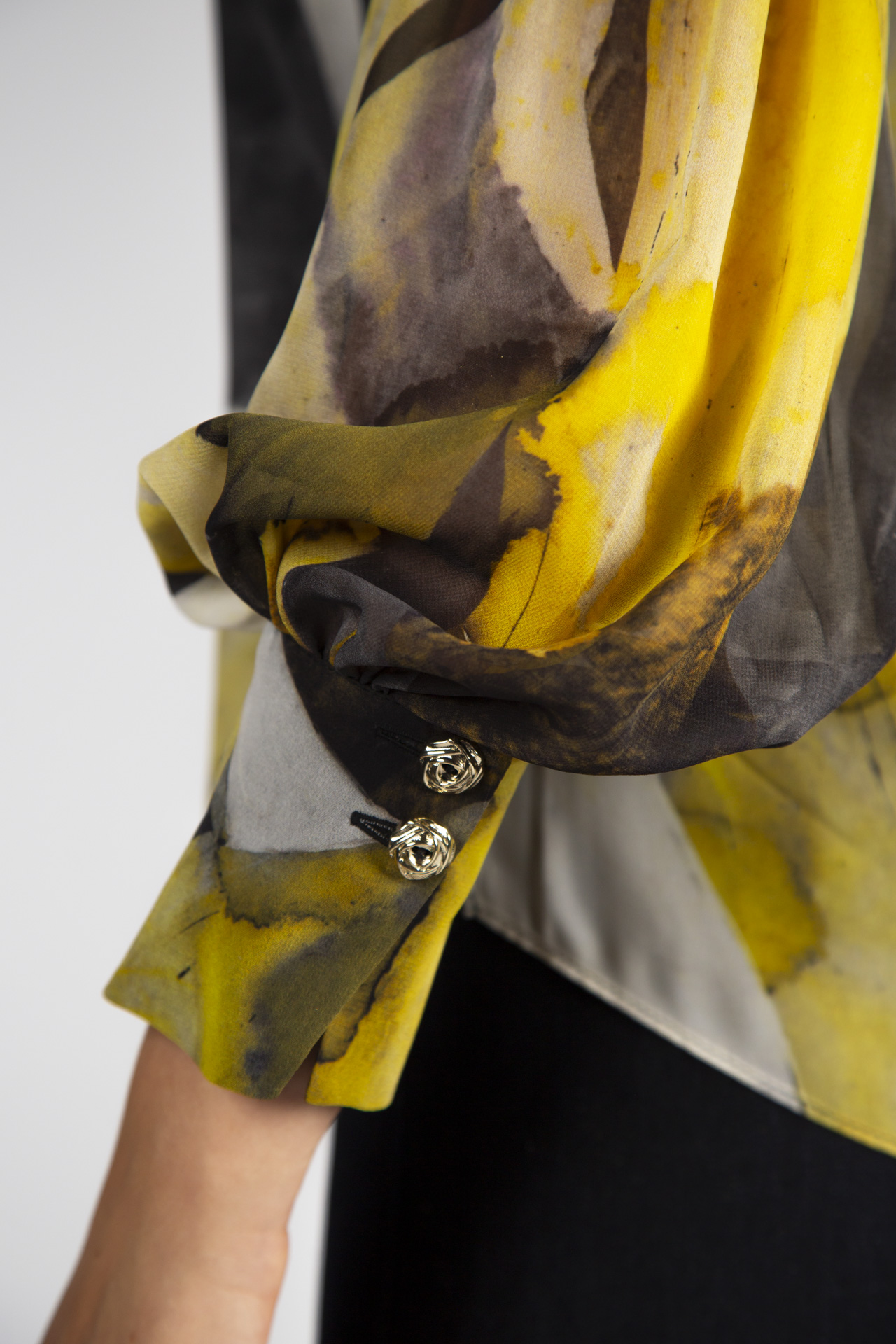 Balloon sleeve blouse