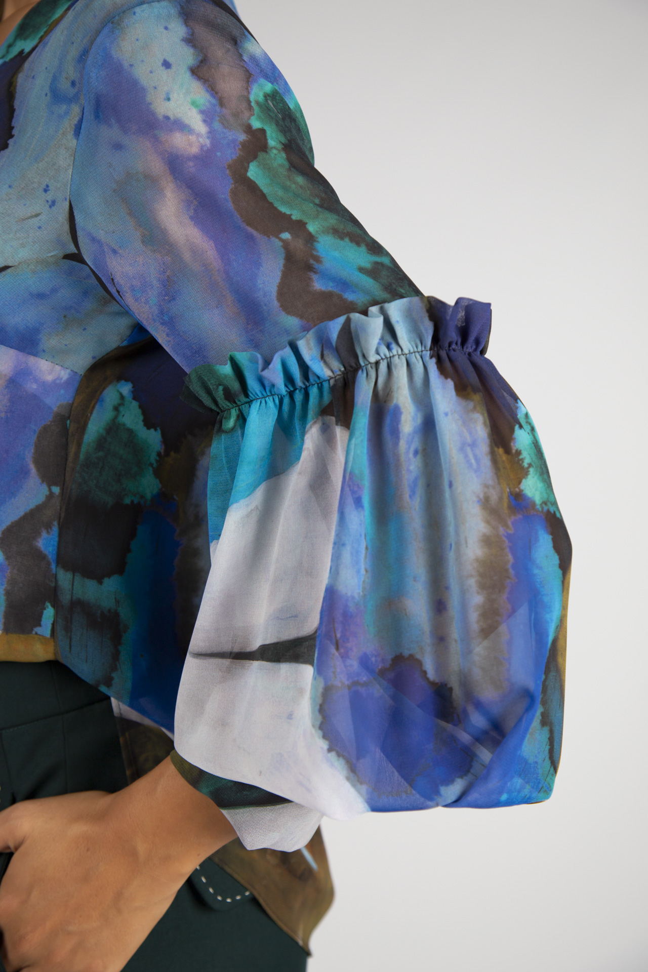 Balloon sleeve blouse