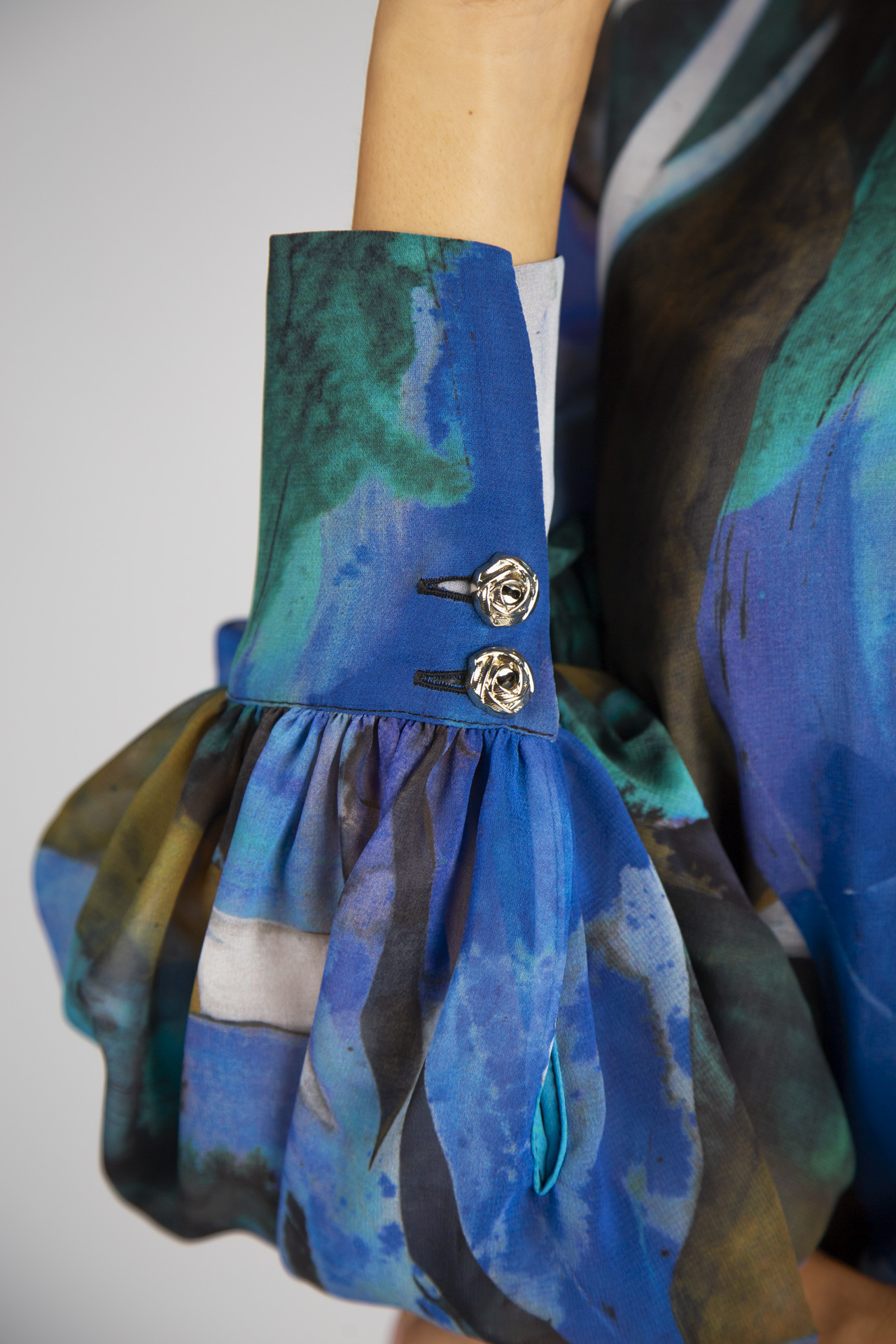 Balloon sleeve blouse