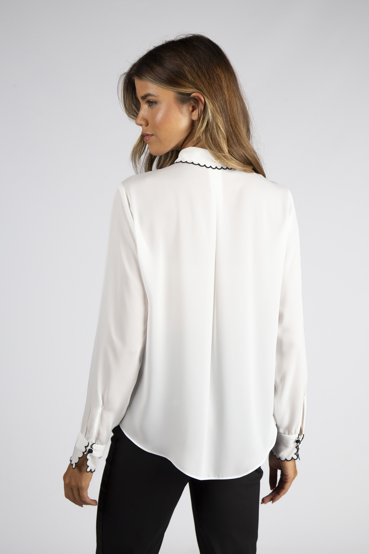 Shirt with contrasting details