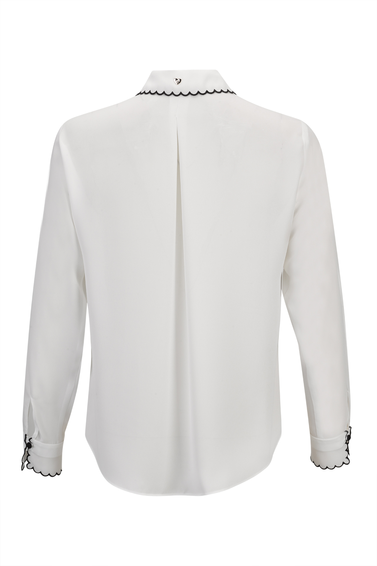 Shirt with contrasting details