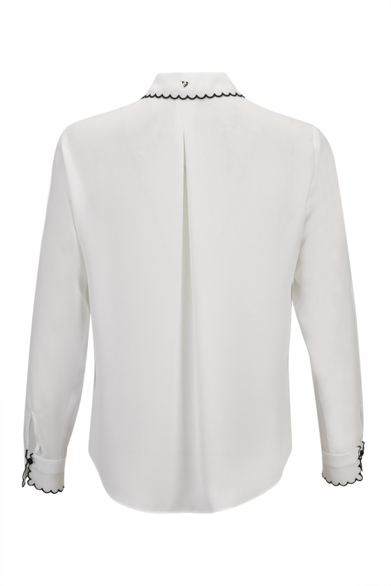 Blusa con contrastes