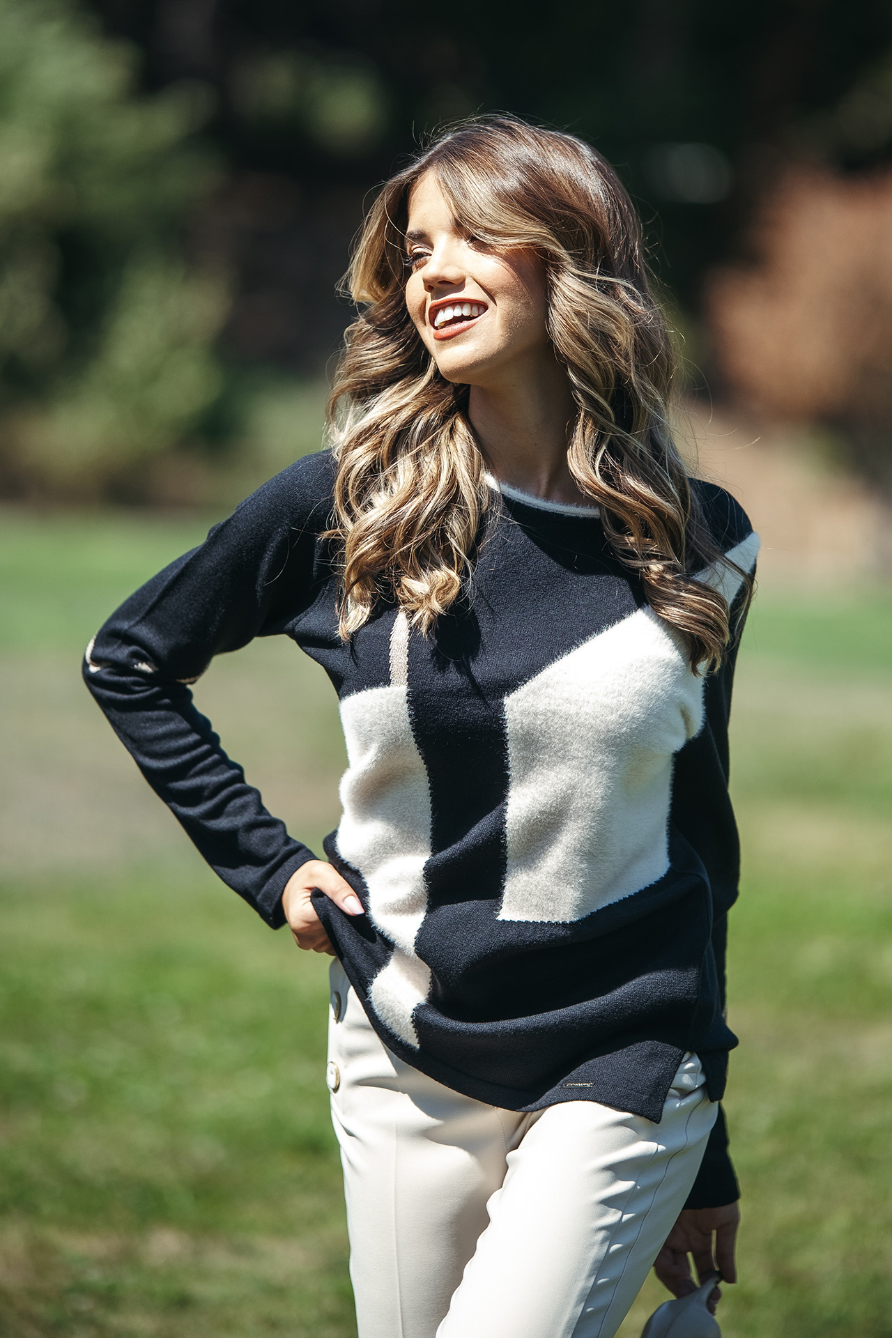 Knitted jumper with geometric design