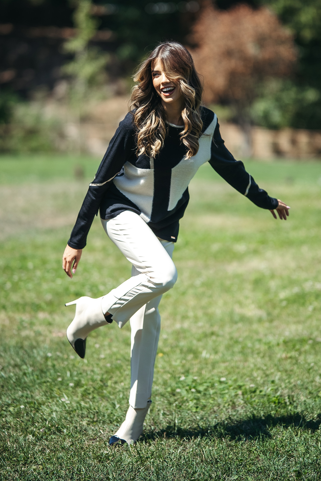 Knitted jumper with geometric design