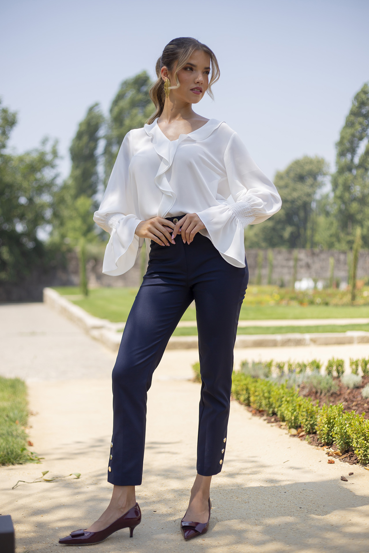 Blouse with ruffles and elasticated cuffs