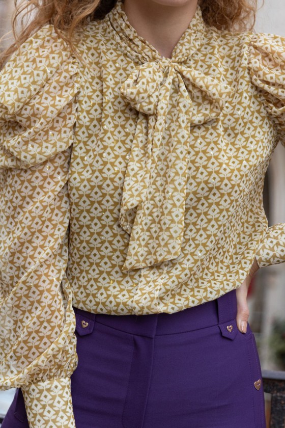 Tnica con volantes y lazo