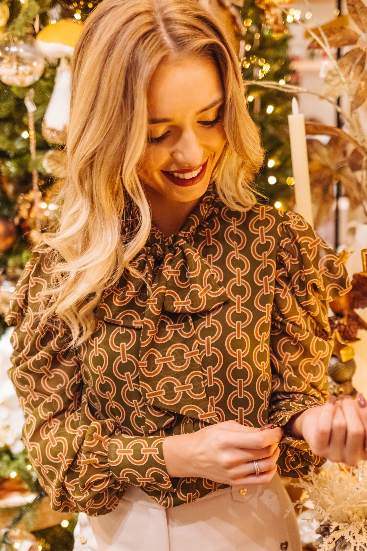 Túnica con volantes y lazo