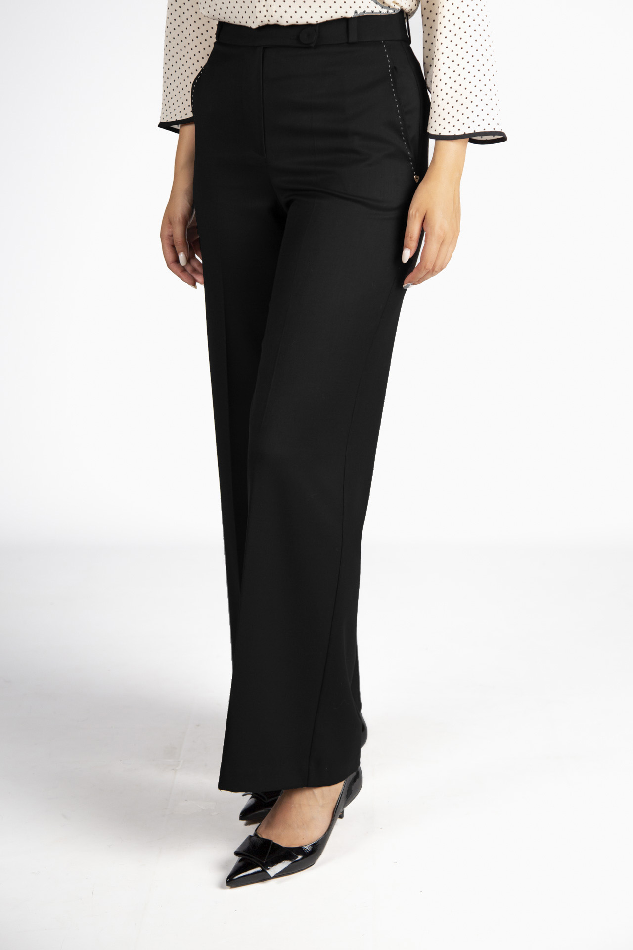 Trousers with contrasting topstitching detail