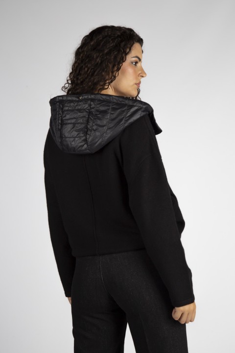 Chaqueta bomber con capucha Chaqueta bomber con capucha
