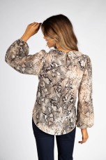 Blouse with 3-layer collar