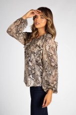 Blouse with 3-layer collar