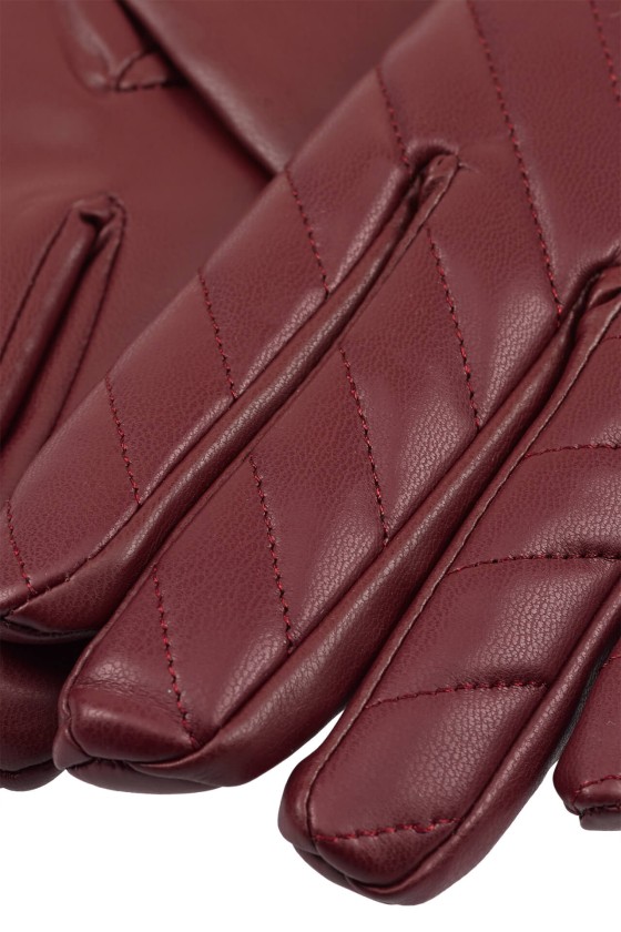 Guantes con pespuntes