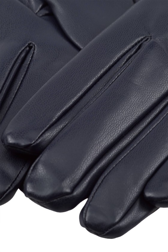 Gloves with laser cut scalloped edge