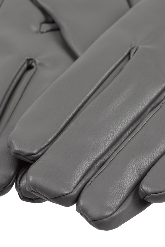 Gloves with laser cut scalloped edge