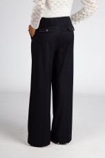 Trousers with contrasting topstitching detail