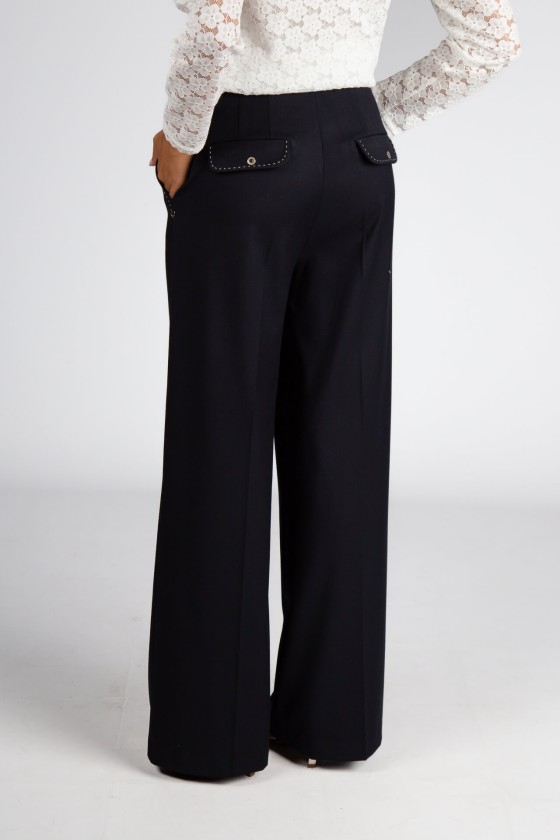 Pantalones con pespuntes a contraste