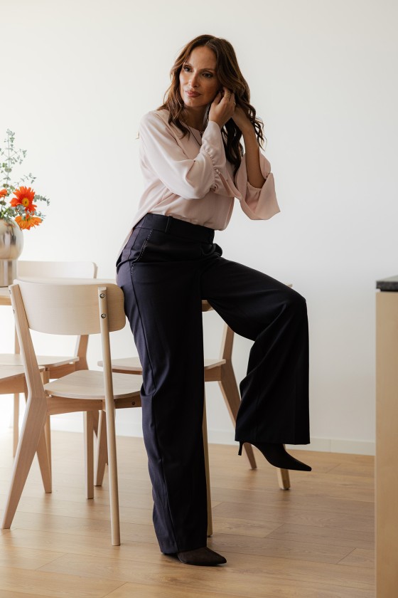 Trousers with contrasting topstitching detail