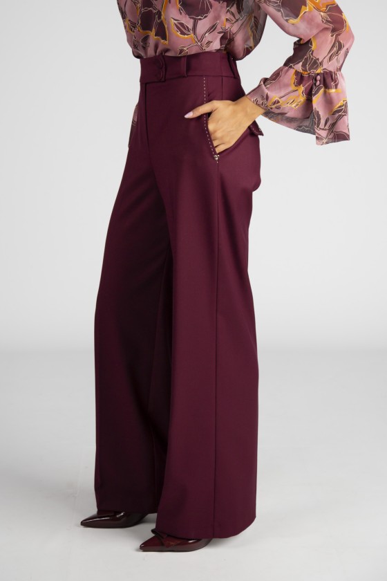 Pantalones con pespuntes a contraste