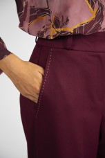 Trousers with contrasting topstitching detail