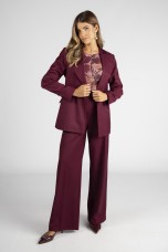 Trousers with contrasting topstitching detail