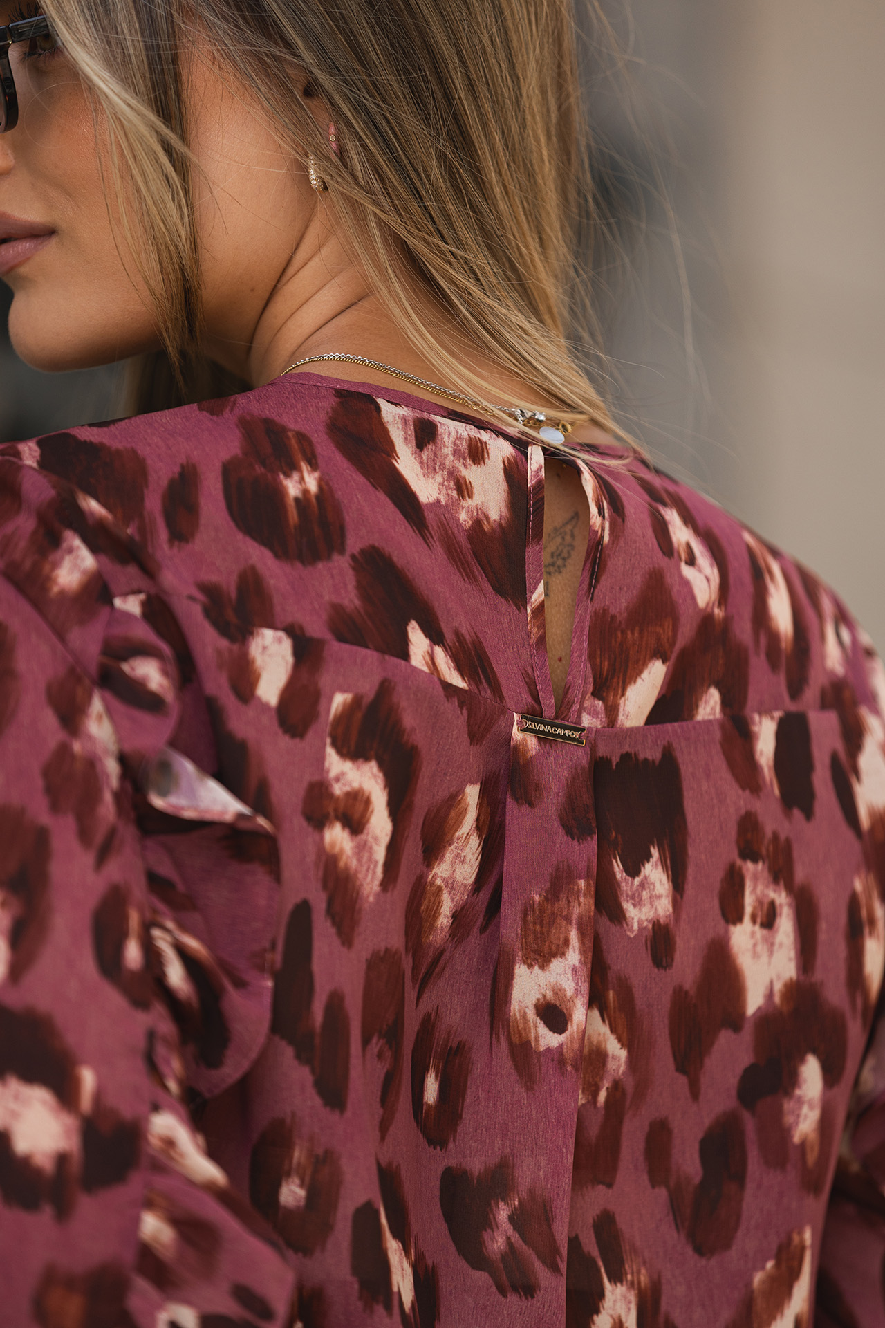 Túnica folhos nas mangas