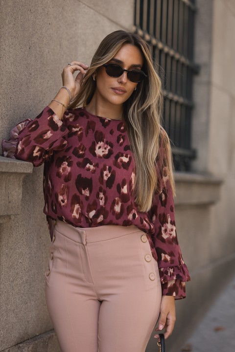 Blouse with ruffled sleeves