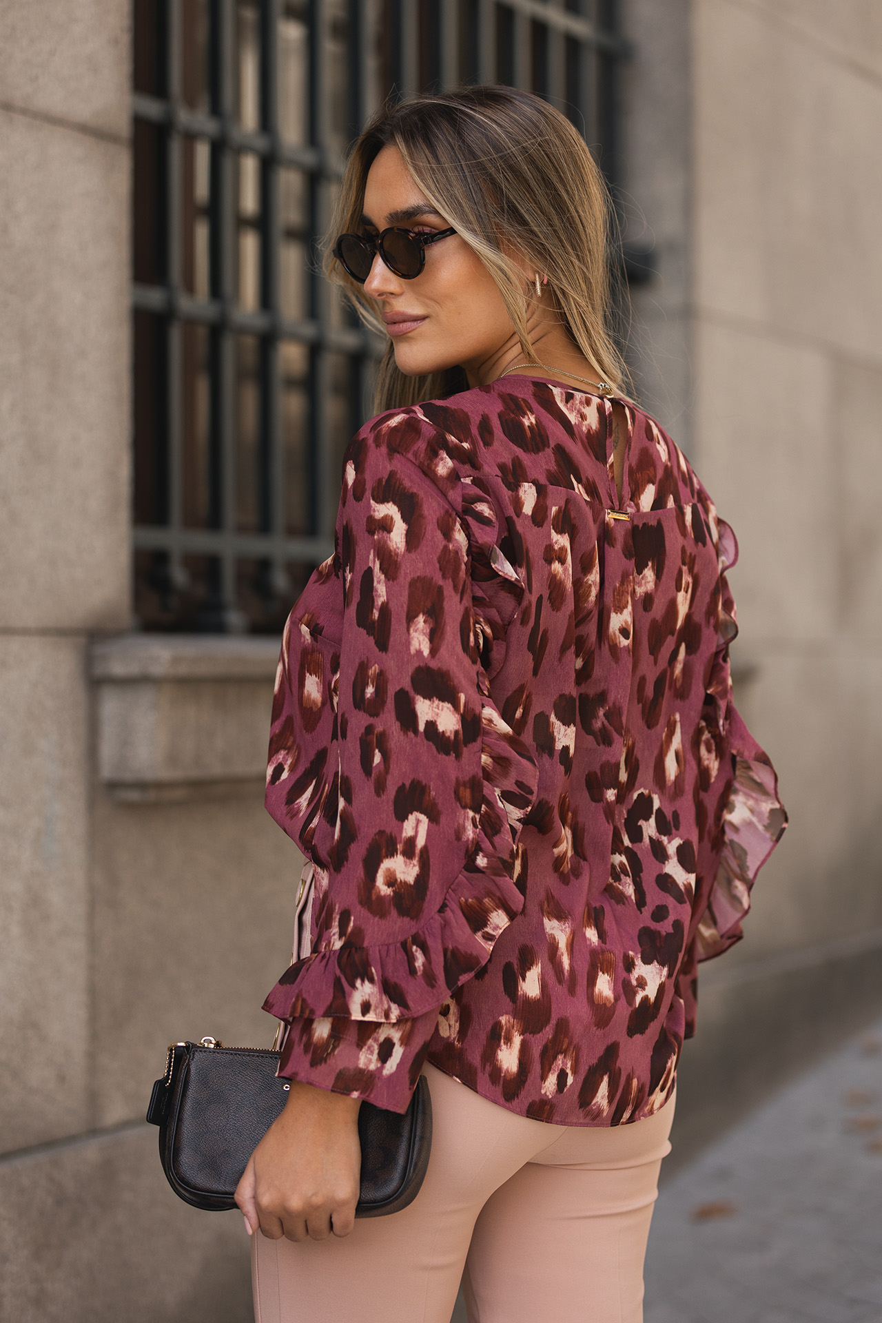 Túnica folhos nas mangas