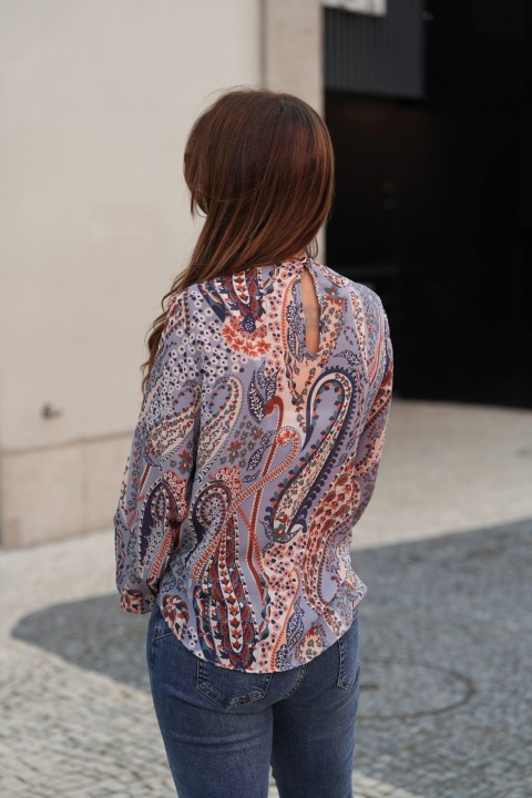 Tnica folhos na frente