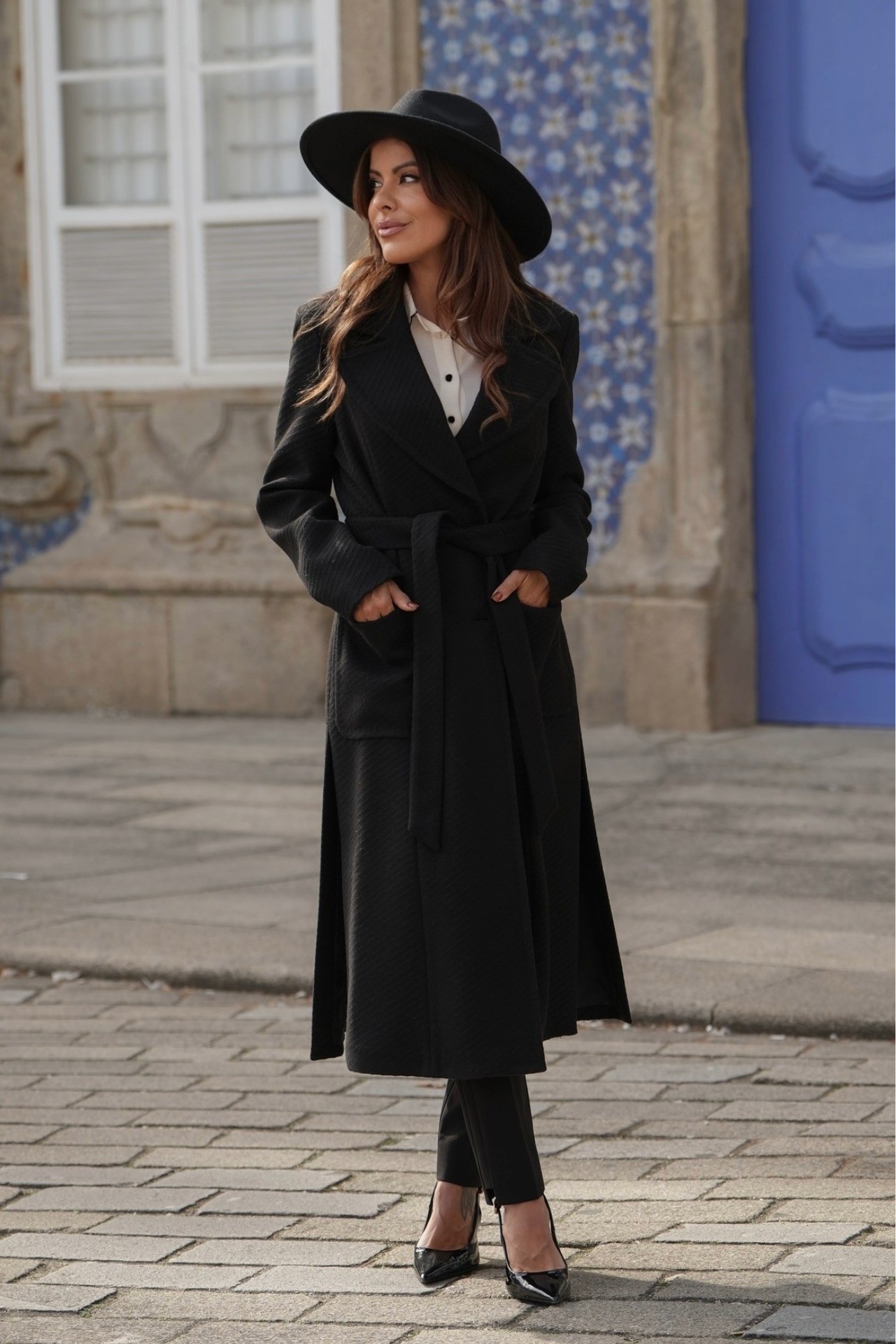 Casaco comprido com cinto