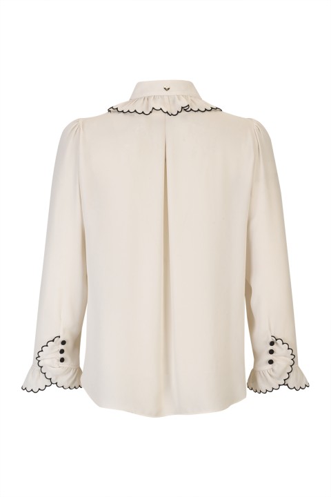 Blusa con cuello princesa Blusa con cuello princesa