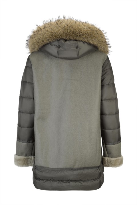 Casaco com mangas acolchoadas