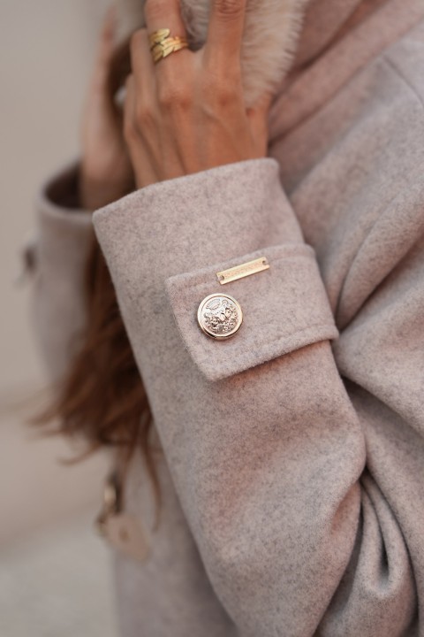 Anoraque com capuz amovvel