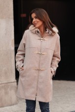 Anoraque com capuz amovvel