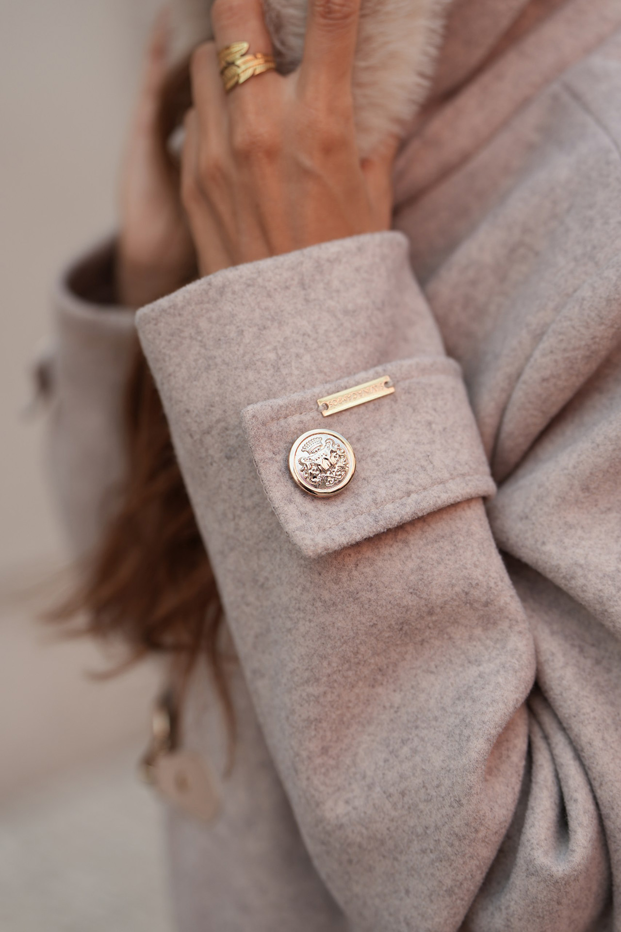 Anoraque com capuz amovível