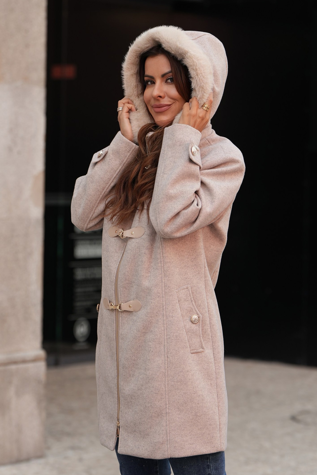 Anoraque com capuz amovível