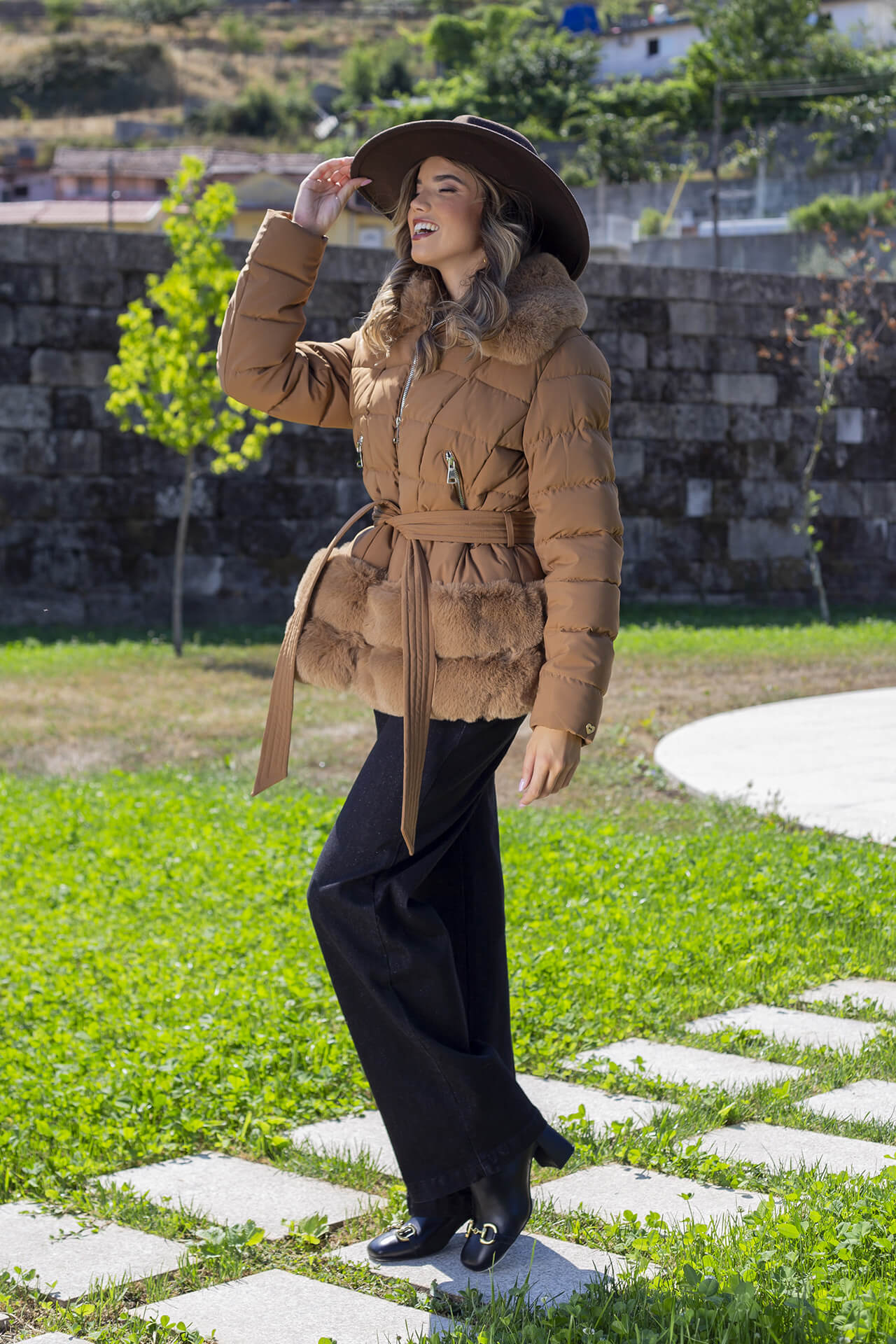 Short parka with fur